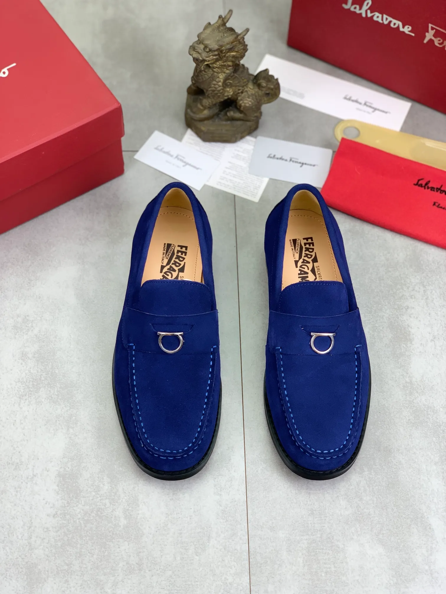 Men's Men's Shoes 💰P460💰[New Style] Water-dyed Niuli 🆘[Salvatore Ferragamo] Ferragamo's latest casual business leather shoes for men! Available at counters simultaneously! The fabric is made of specially imported original calfskin, the lining is made of imported water-dyed cowhide, and the original combination outsole is absolutely luxurious and leads the fashion trend. Matching code: 38-45; black or blue optional